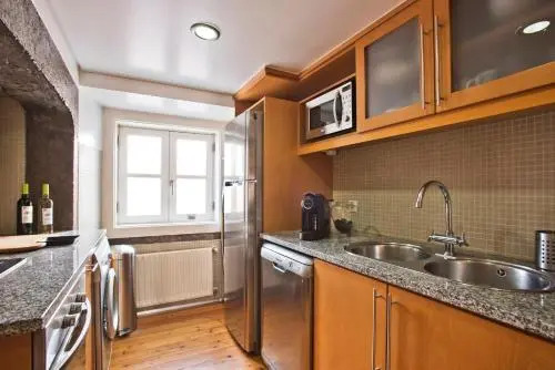 Bmyguest - Downtown Luxury Apartment