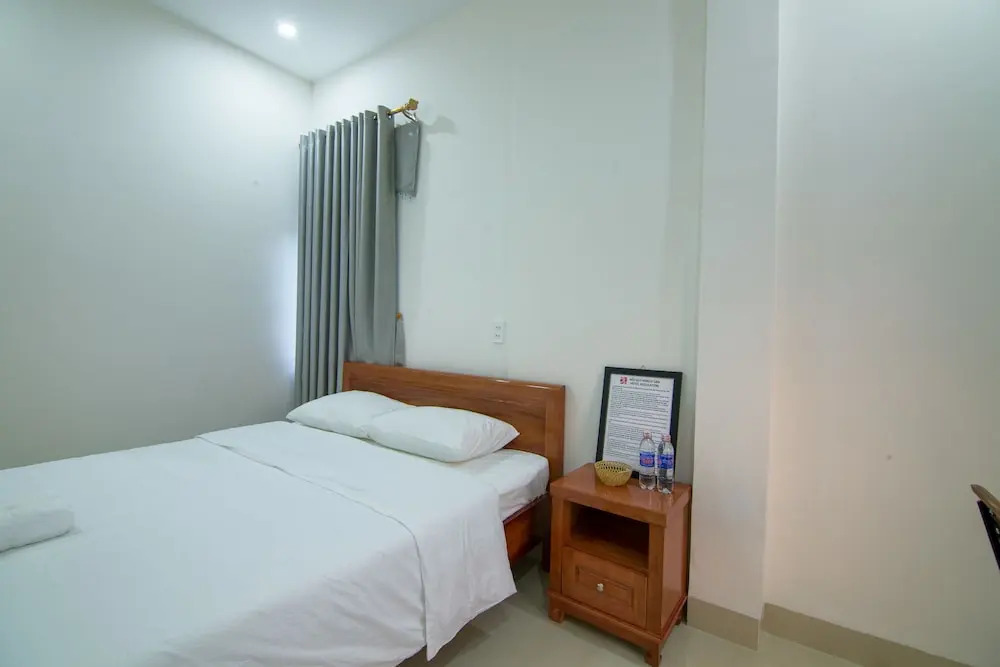 Au Lac Bar & Hostel