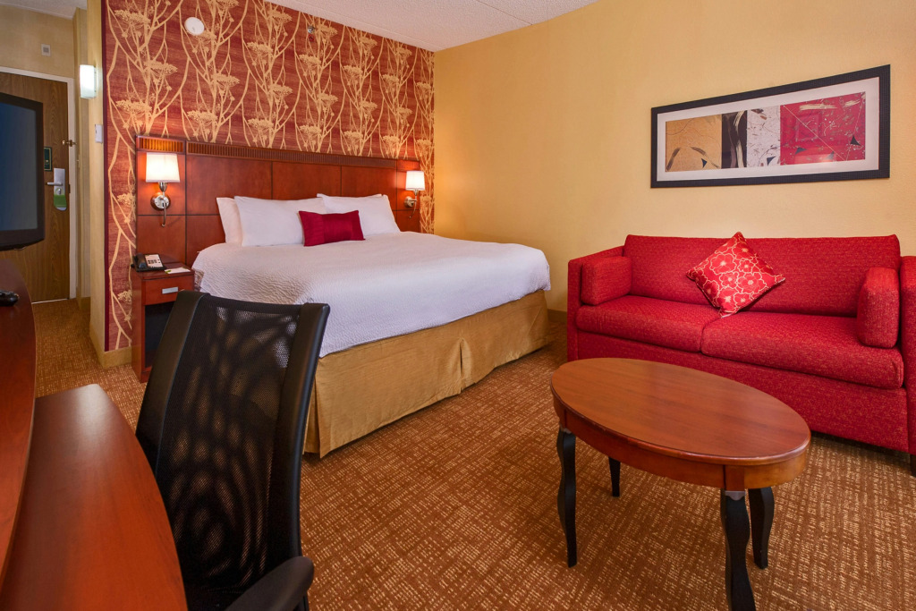 Courtyard by Marriott Richmond West