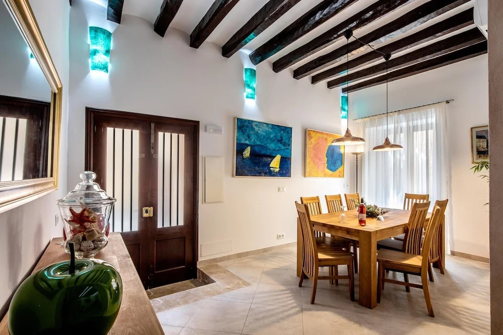 House - 4 Bedrooms with Pool and WiFi - 107923