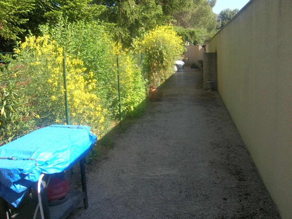 Bright Apartment With one Bedroom in Robion, With Pool Access, Enclose