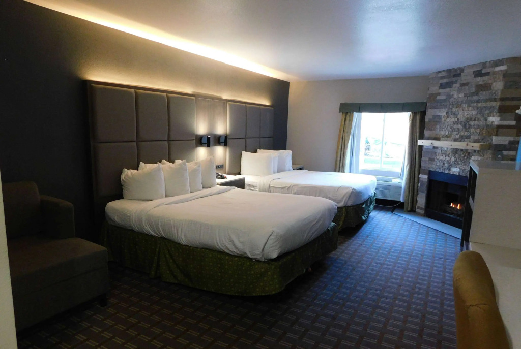 Days Inn & Suites by Wyndham Downtown Gatlinburg Parkway