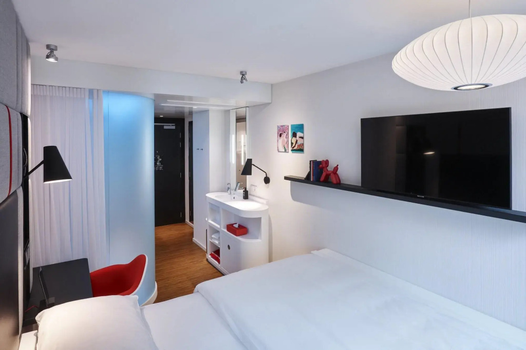 Отель citizenM Paris Champs-Élysées