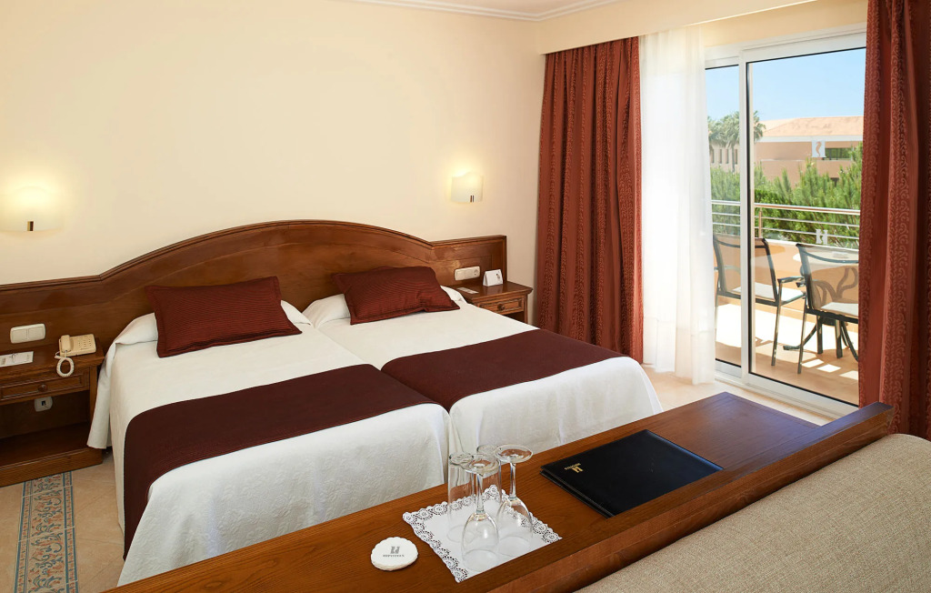 Отель Hipotels Barrosa Garden