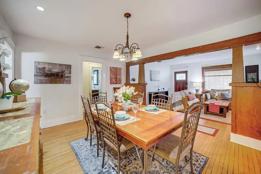 Home 1/2 Mi to Dtwn Riverside: Families Welcome!