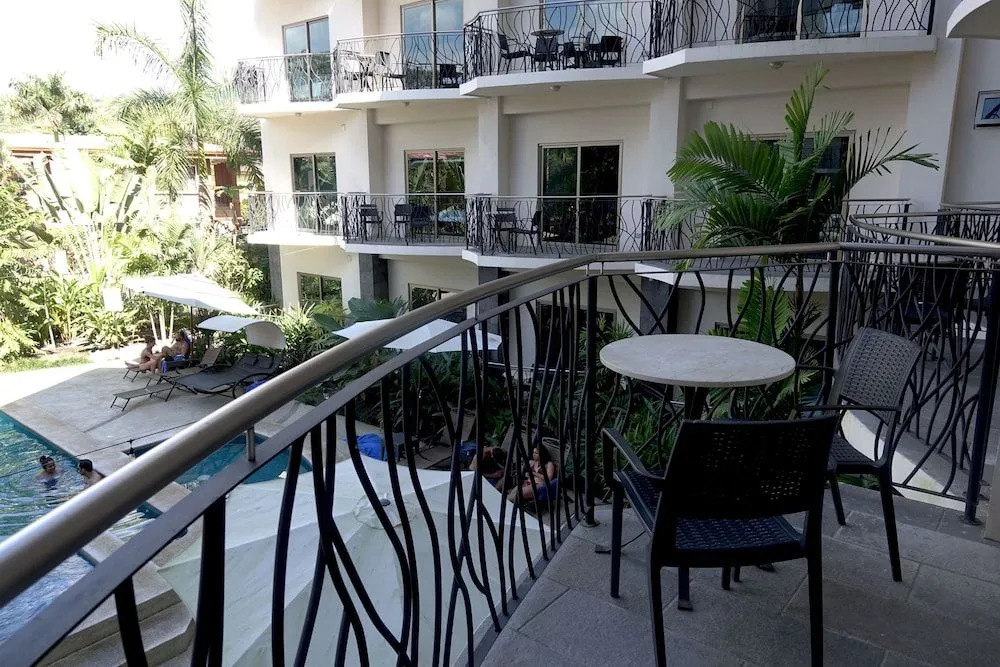 PACIFIC SUITES Boutique Hotel and Bistro
