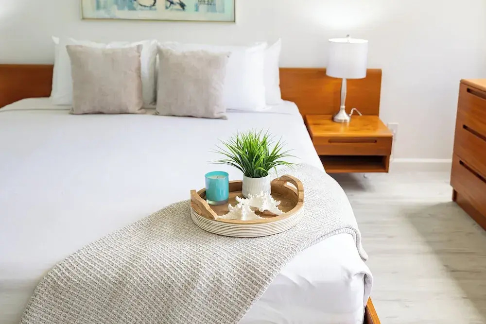 Waikiki Banyan Condo w/ King Bed & Parking, Near Beach