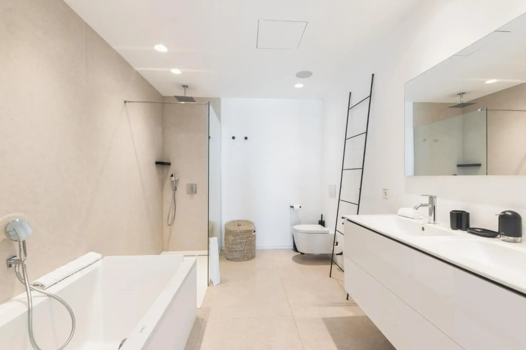 Infinity 0-8 LUXE SEA VIEW 2B