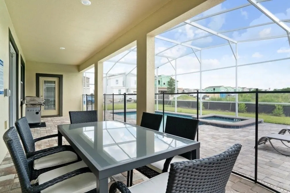 Glamorous 6-Bed With Private Pool/Spa home