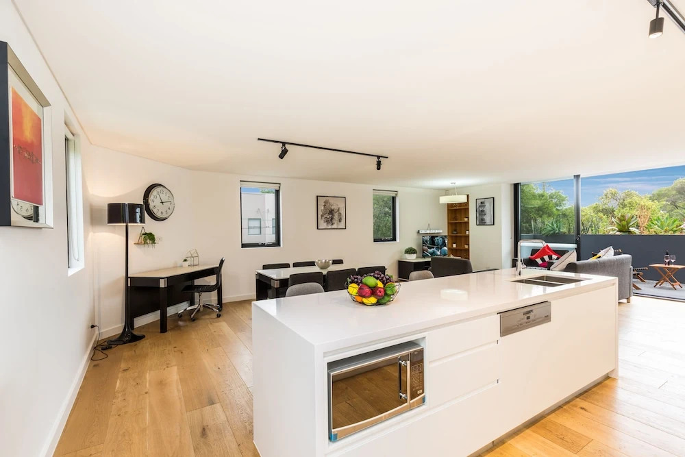 Sydney Townhouse with Parking and Deck