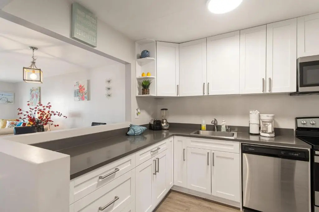2 Bedroom 2 Bath With Patio On 11th Collins ave