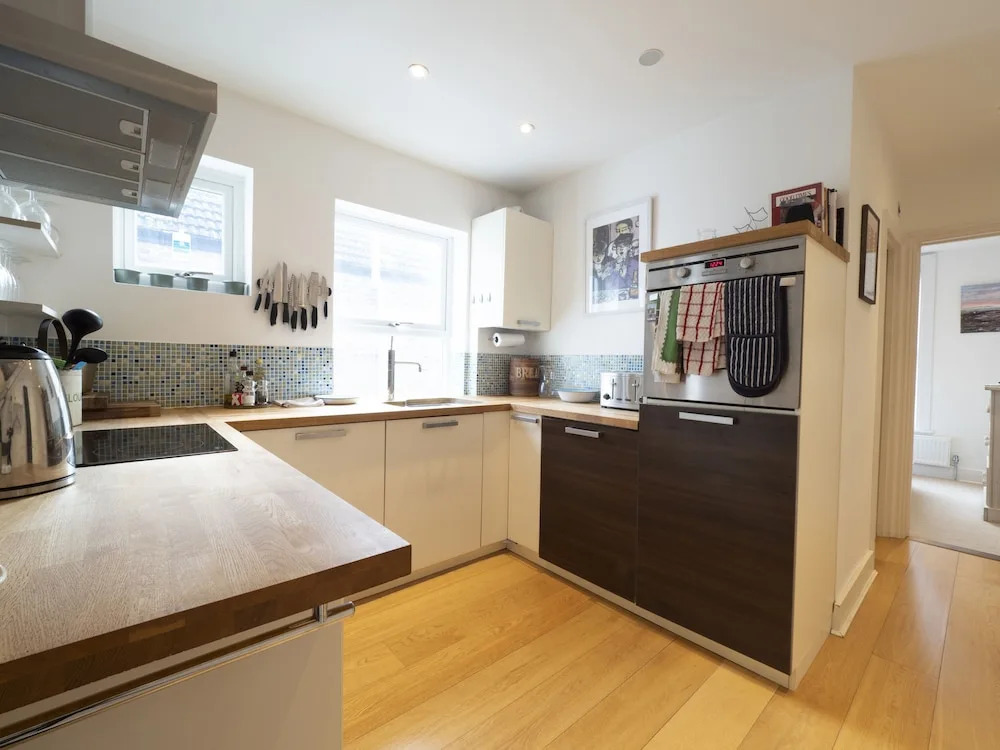 Sail Away - 2-Bed Apartment by the Beach