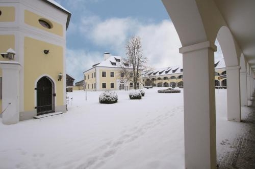 Schloss Kirchham Appartement - & Wellnessanlage