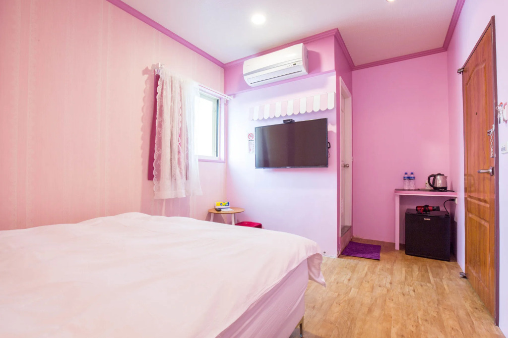 N. Castle Hotel