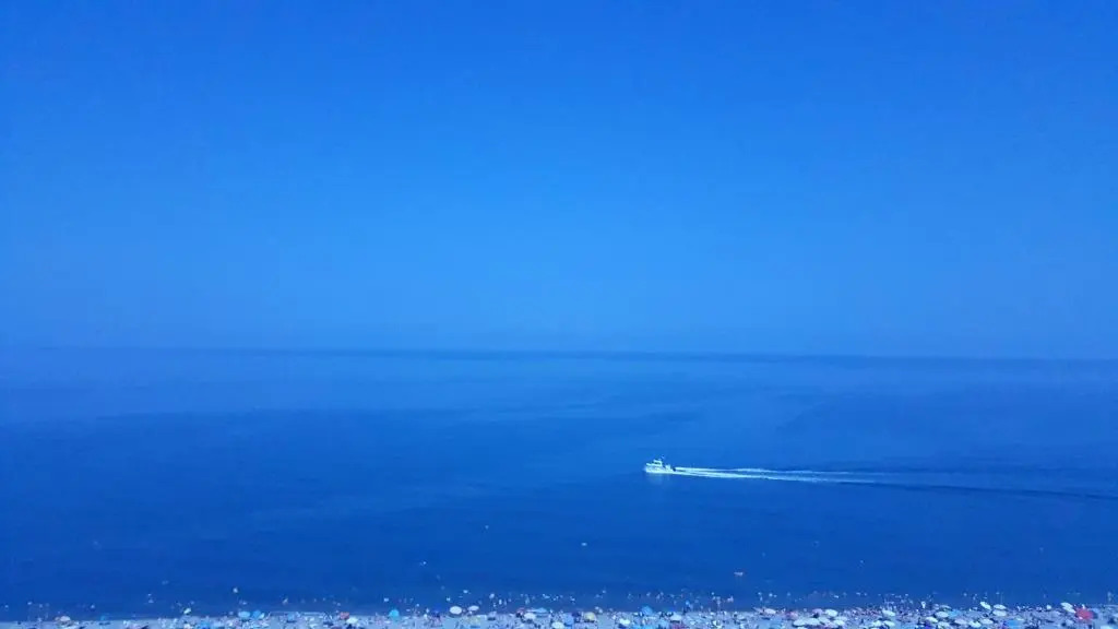 J.R Apartment in the sea
