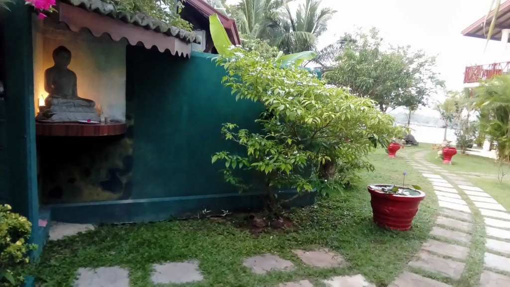 River shadow villa