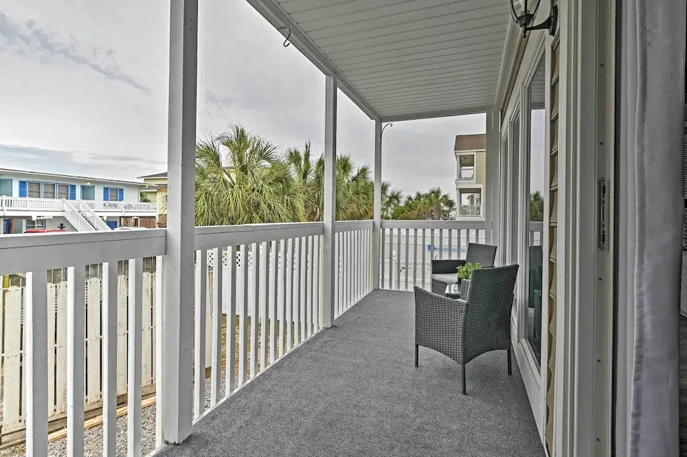 Couples Retreat w/ Balcony in Surfside Beach!