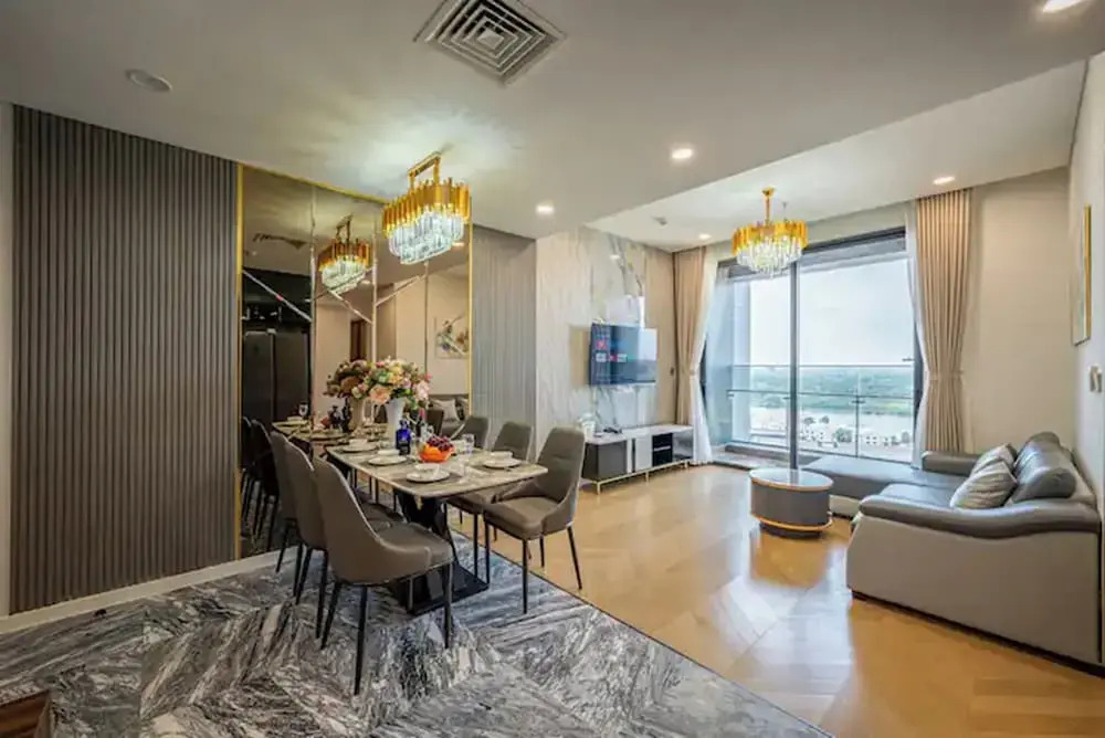 Eaton Park Riverside Luxury Vacation
