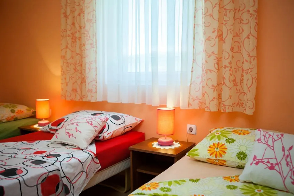 A5 - Modern apt With Terrace, 3 min Walk to Beach