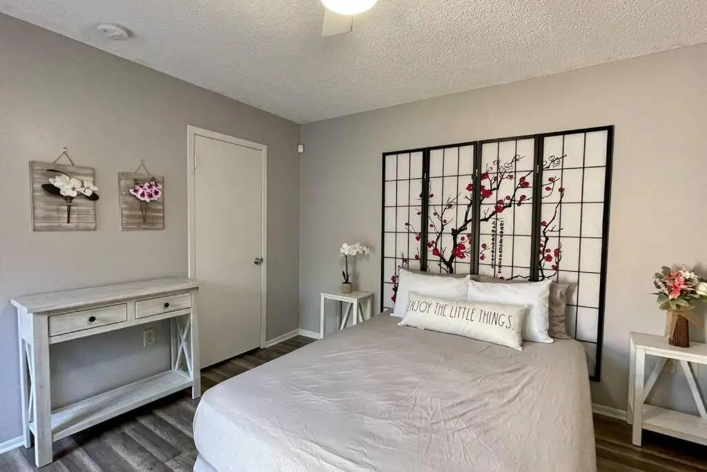 The Cottage by Mall of Louisiana, Baton Rouge