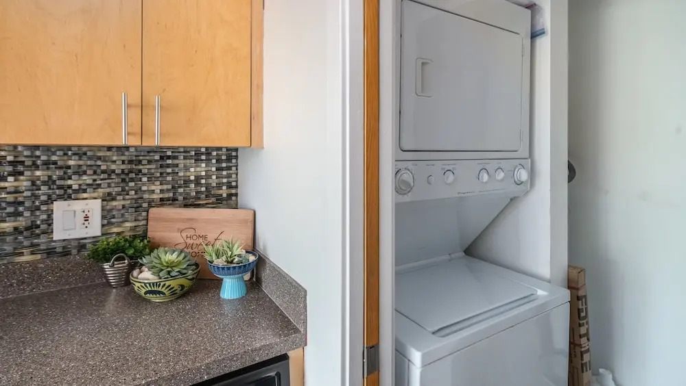 Modern 2BR by Old Town #8 by WanderJaunt