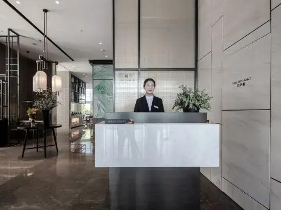 Changyang Wetland Park Hotel (Xiangyang Hanjiang Wolong Bridge)