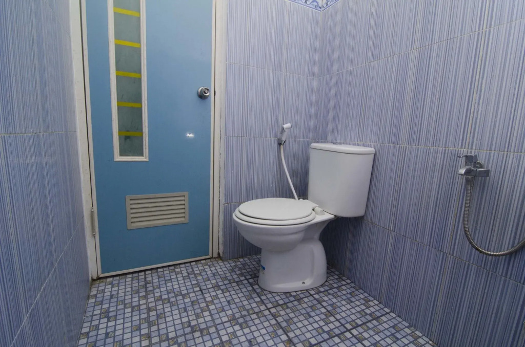 RedDoorz Near Ciputra World 2