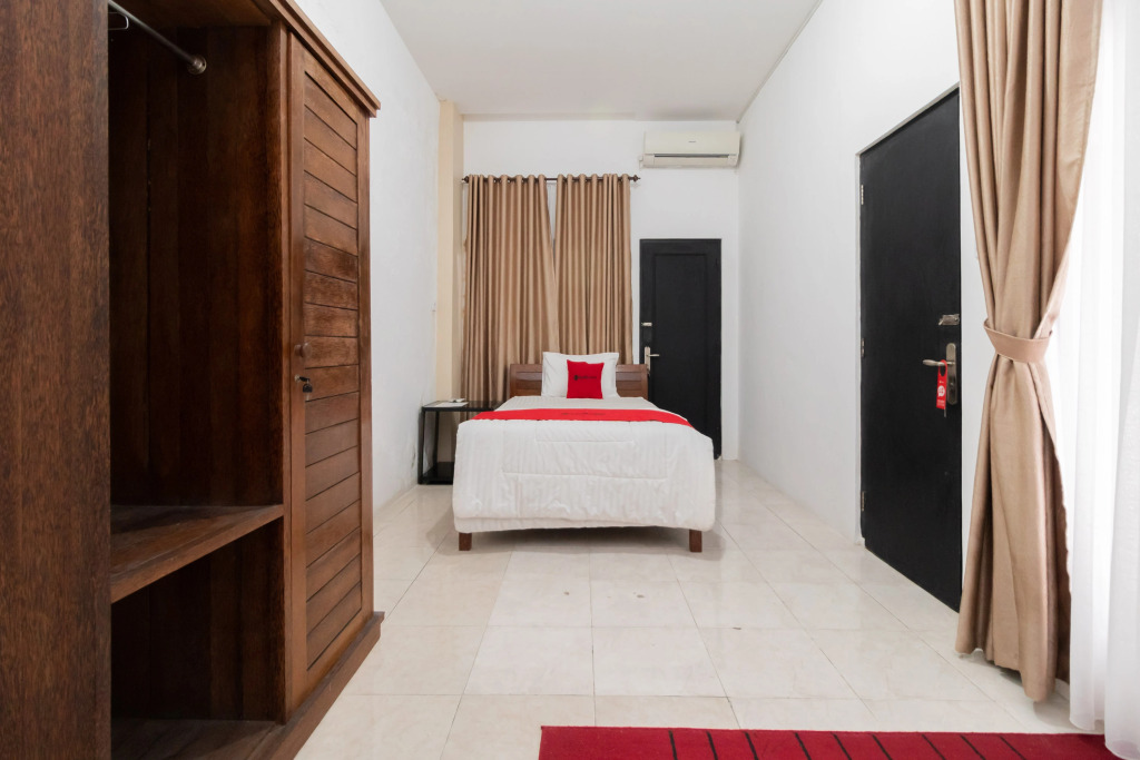 RedDoorz Syariah at Jalan Andalas Padang