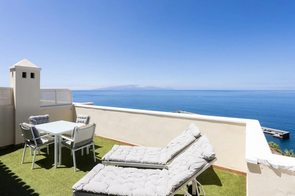Fabuloso ático con vistas al mar by Edén Rentals