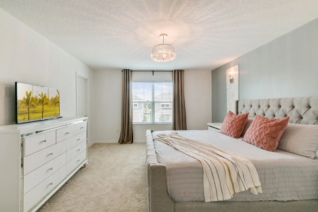 4 Bedrooms 4 Bathrooms Solara 8964 Ad