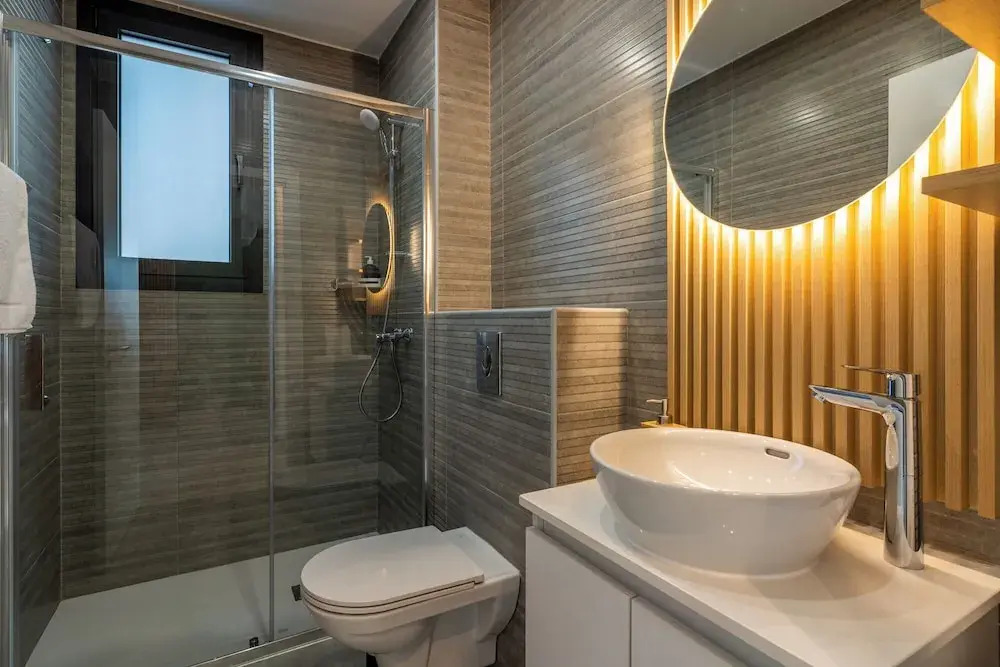 Beachcomber 2-BR Apartment in Larnaca