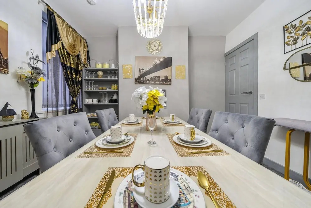 Contractor-friendly 2-bedroom House With Free Parking