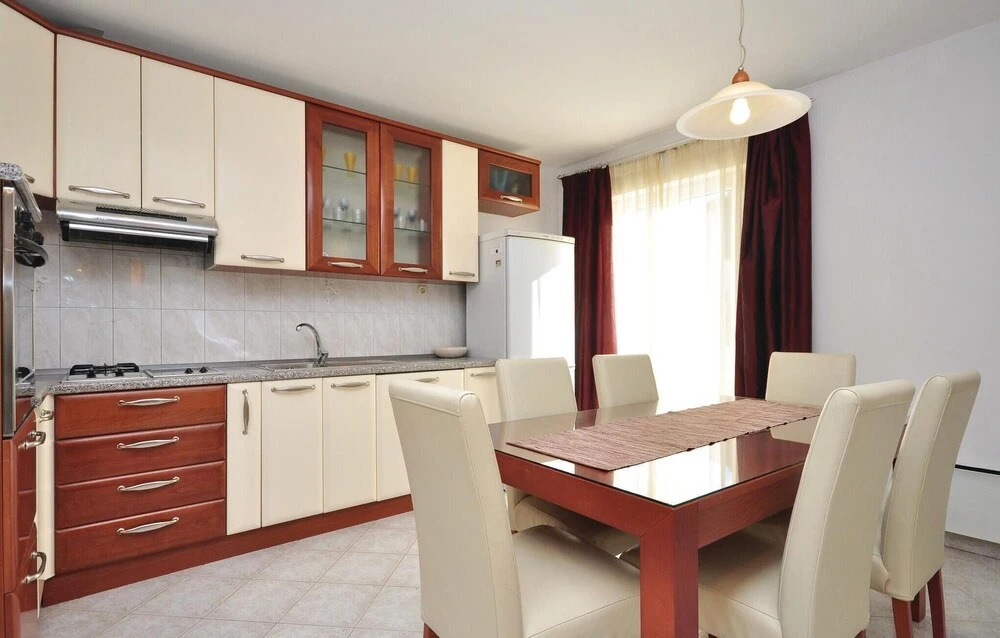 Amazing Apartment in Pucisca With 3 Bedrooms and Wifi