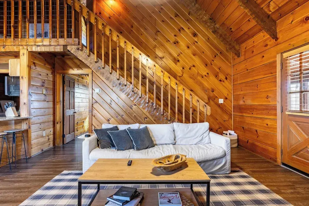 Dudley II by Avantstay Game Room + Enclosed Deck w/ Hot Tub & Views Cozy
