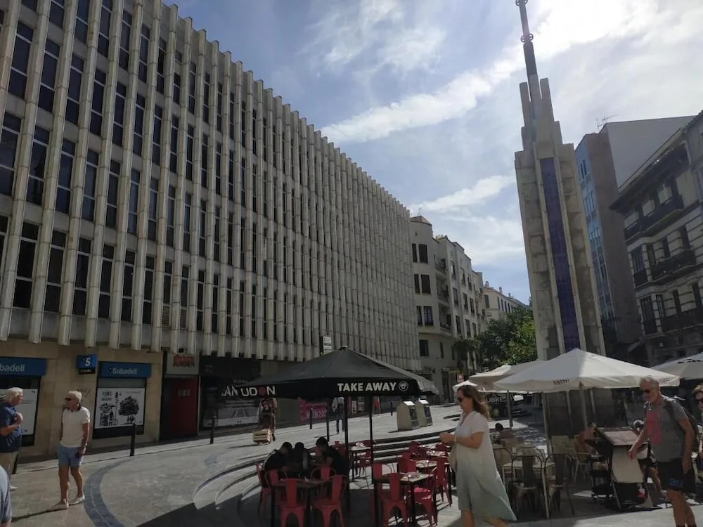 Uncibay Square Apartment