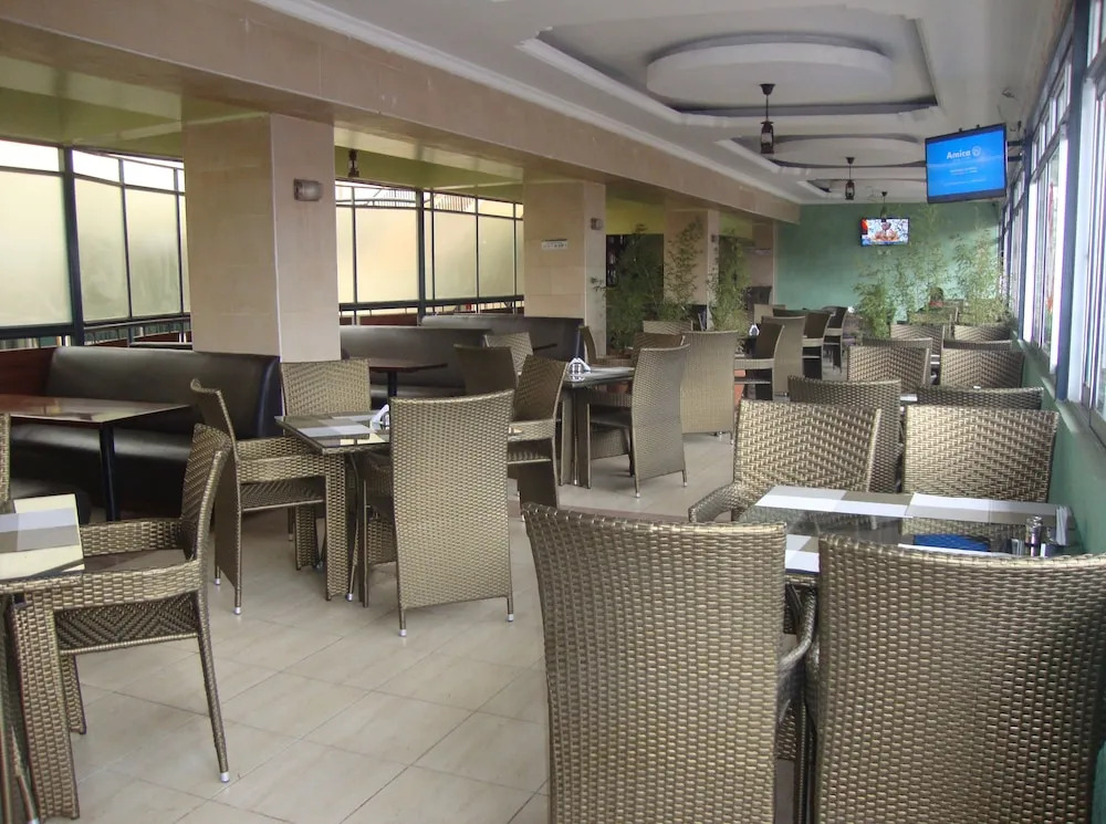 Ash White Hotel