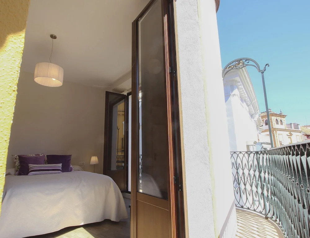 Deluxe Apartment with Giralda views