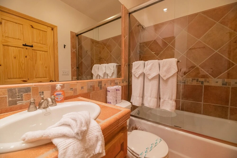 Bearfoot Bungalow - Premium And Spacious Home Close To The National Forest And The Village. 4 Bedroom Home