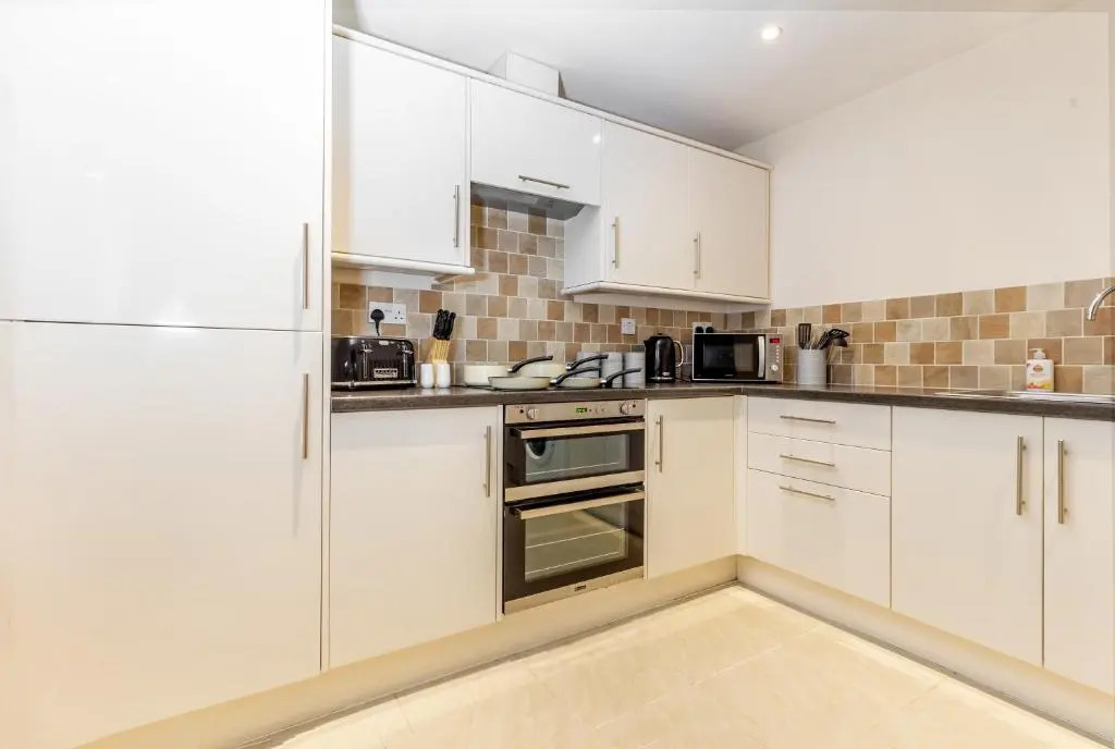 Apartment 4 Hillbrook House, Malvern - Guest Homes