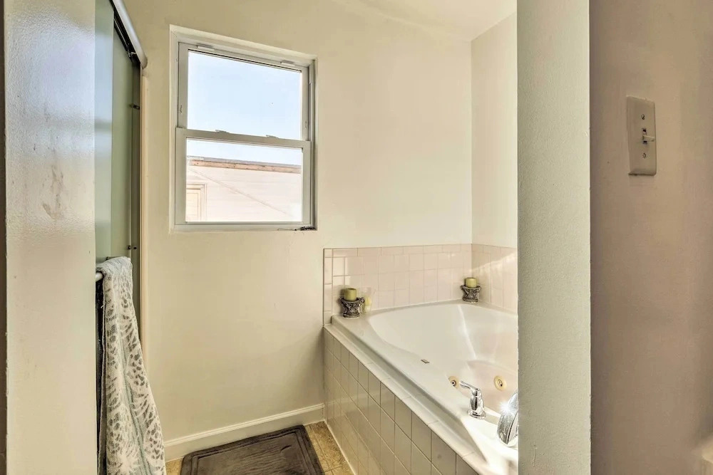5 Mi to National Mall: Home in Washington DC