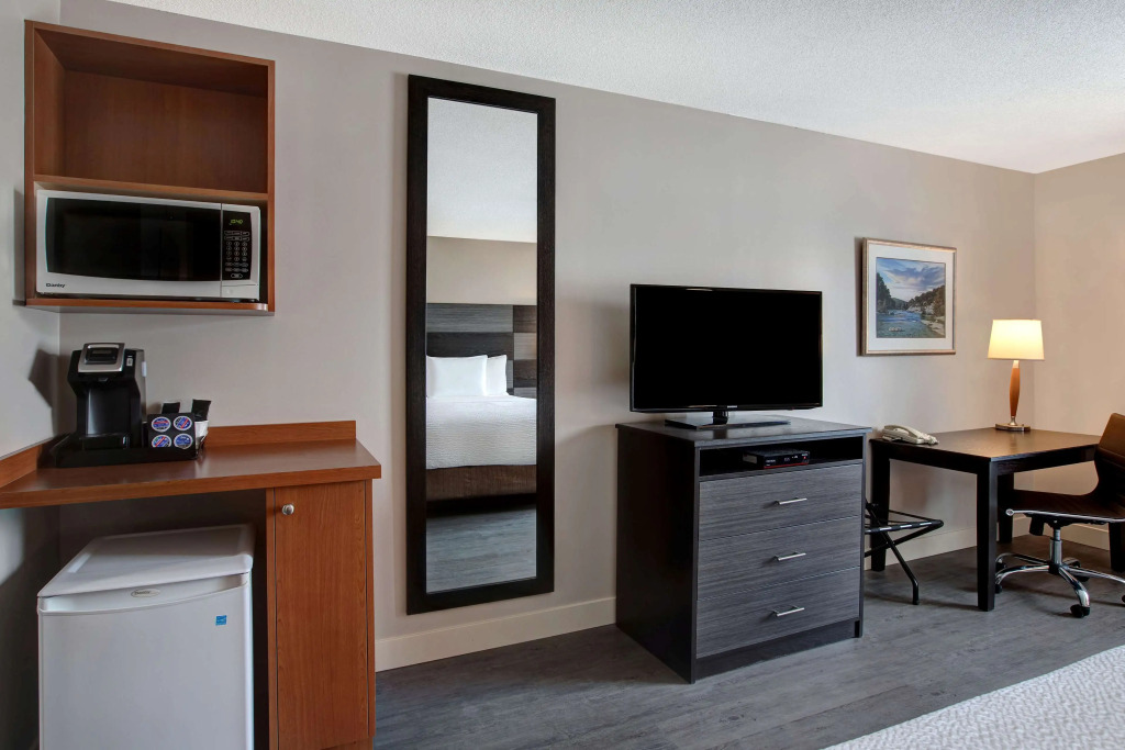 Days Inn & Suites by Wyndham Collingwood
