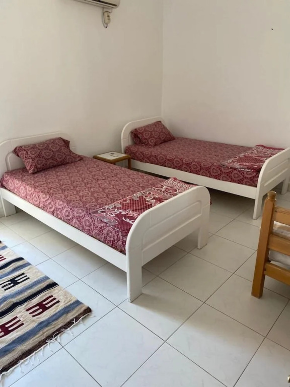 Sunny 4-Bedroom Townhouse Families Only