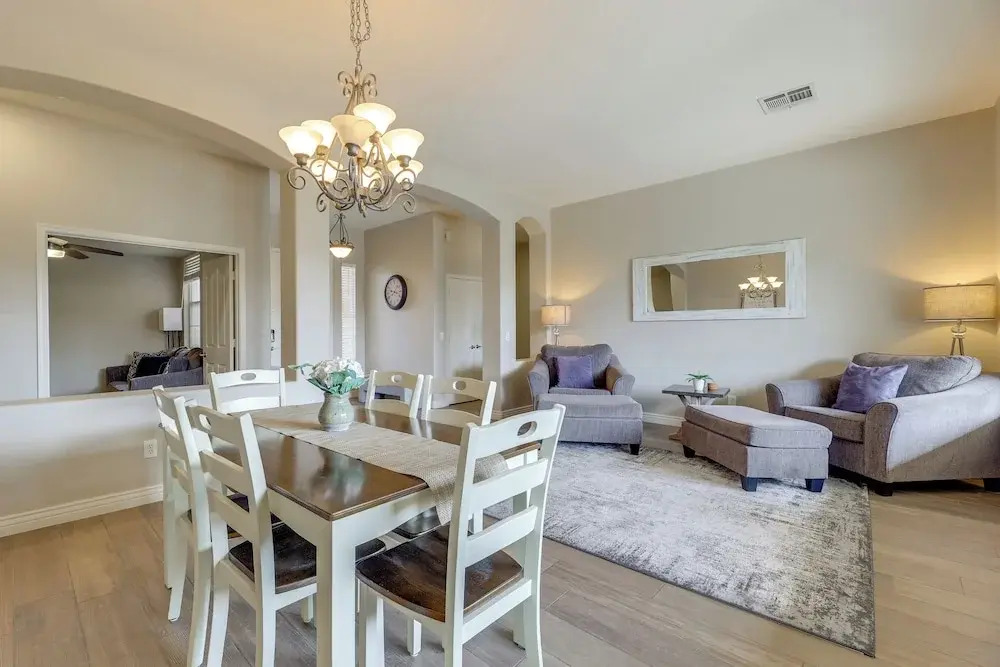 4 Mi to Riparian Preserve: Mesa Abode w/ Hot Tub