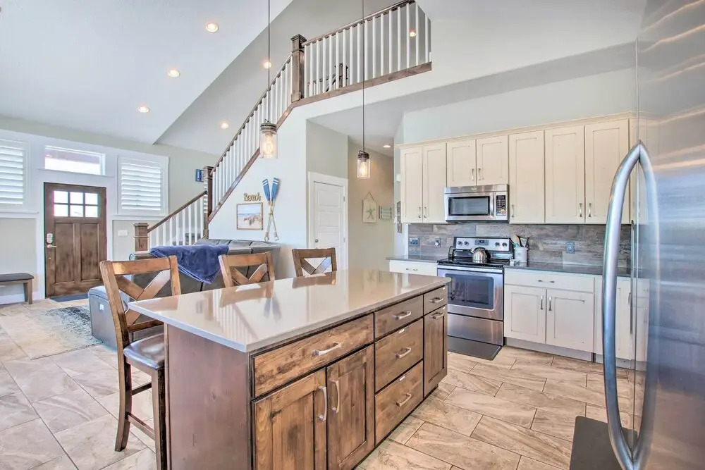 Garden City Gem: Private Hot Tub & Game Room