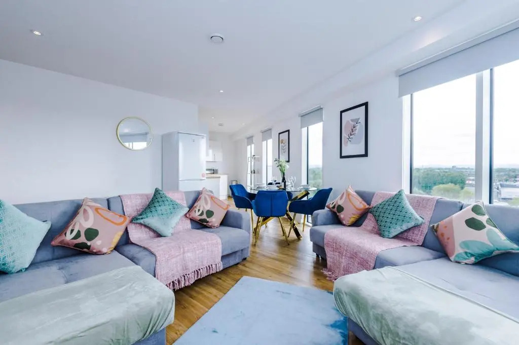 Stunning Scandi Manchester City Centre Penthouse - Sleeps 10 - Parking