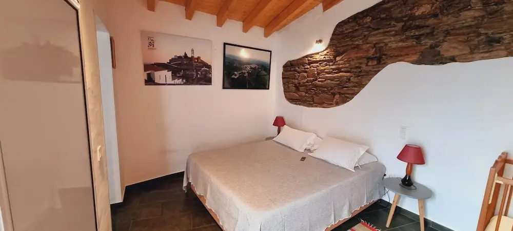 Lovely Bed House With one Room in Monsaraz Castle