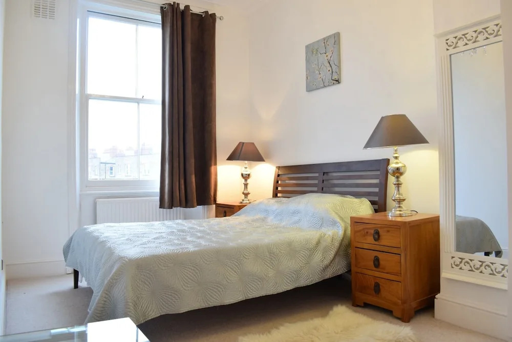 1 Bedroom Flat In Little Venice