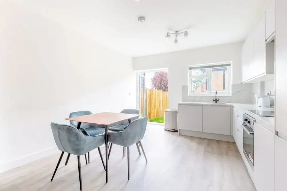 Contemporary 2 Bedroom in West London