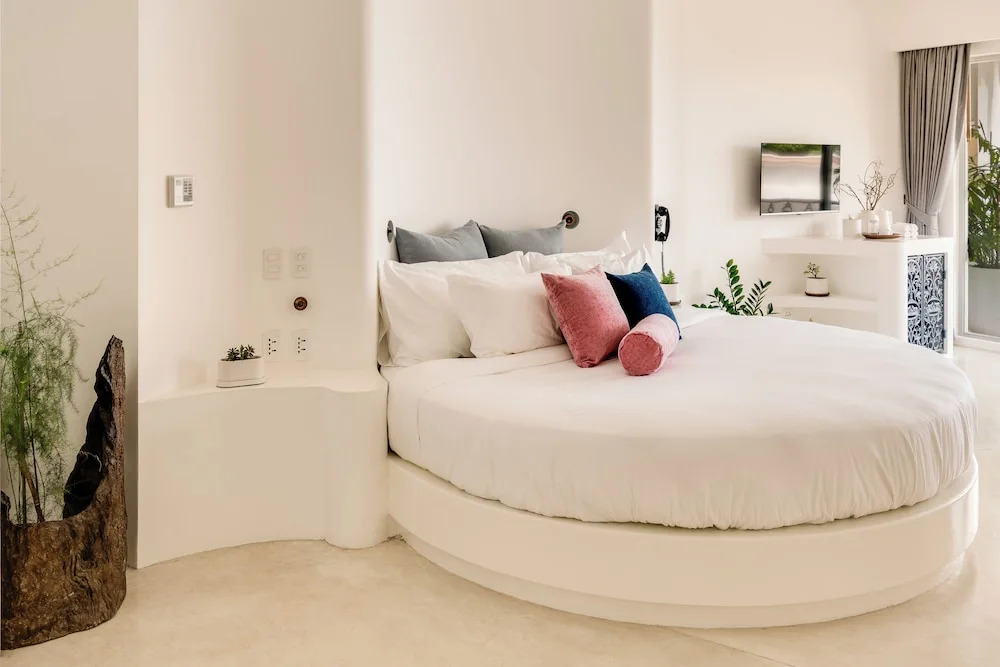 Ampersand Resort