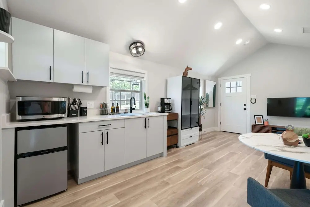Chic Studio Walkable to Soco!